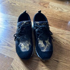 Steve Madden Cliff Sneakers in Black and Gold size 10